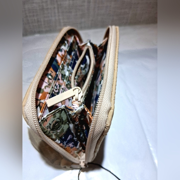 VERA BRADLEY Women's Wallet Camel Cream ULTRAIGHT Quilted BRAND-NEW w/tags - Picture 7 of 11